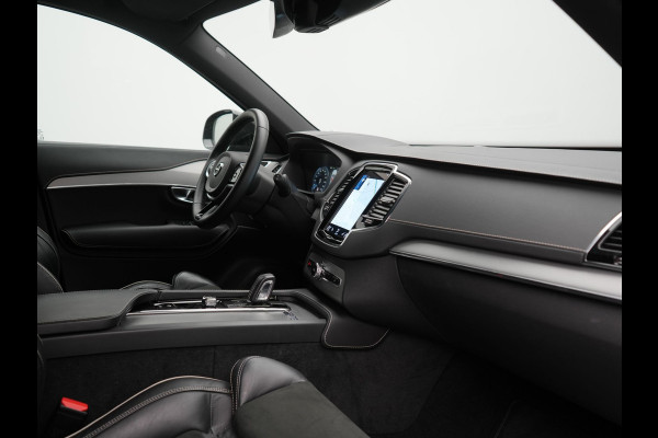 Volvo XC90 T8 Recharge AWD R-Design 7 Persoons LONG RANGE PHEV 455pk Dealer O.H. | Adaptive Cruise | 360 Camera | Lederen Sportstoelen Memory & Verwarmd | Apple Carplay | Stuur Verwarmd | Keyless | Blis | Navigatie | DAB | Virtual | Plug In Hybrid |