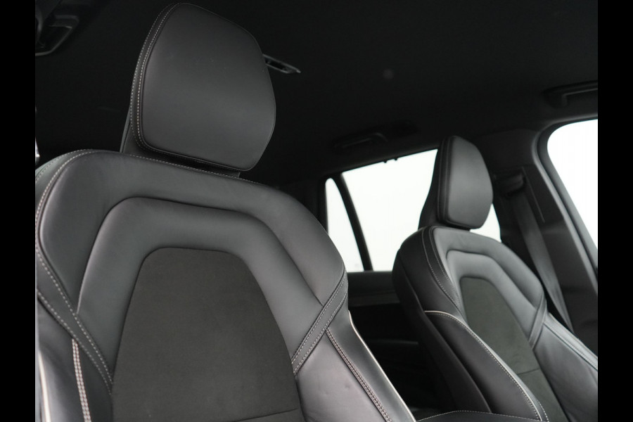 Volvo XC90 T8 Recharge AWD R-Design 7 Persoons LONG RANGE PHEV 455pk Dealer O.H. | Adaptive Cruise | 360 Camera | Lederen Sportstoelen Memory & Verwarmd | Apple Carplay | Stuur Verwarmd | Keyless | Blis | Navigatie | DAB | Virtual | Plug In Hybrid |