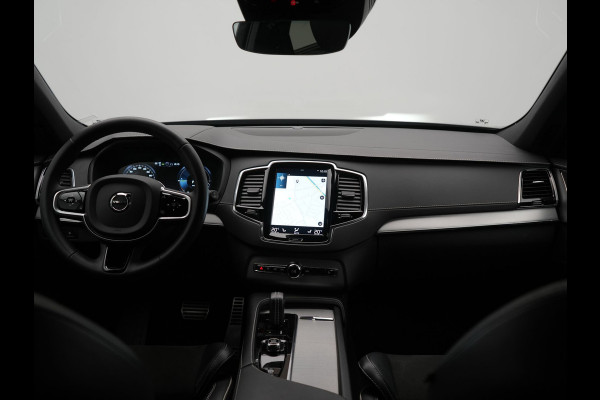 Volvo XC90 T8 Recharge AWD R-Design 7 Persoons LONG RANGE PHEV 455pk Dealer O.H. | Adaptive Cruise | 360 Camera | Lederen Sportstoelen Memory & Verwarmd | Apple Carplay | Stuur Verwarmd | Keyless | Blis | Navigatie | DAB | Virtual | Plug In Hybrid |