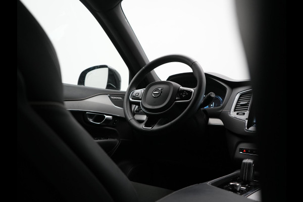 Volvo XC90 T8 Recharge AWD R-Design 7 Persoons LONG RANGE PHEV 455pk Dealer O.H. | Adaptive Cruise | 360 Camera | Lederen Sportstoelen Memory & Verwarmd | Apple Carplay | Stuur Verwarmd | Keyless | Blis | Navigatie | DAB | Virtual | Plug In Hybrid |