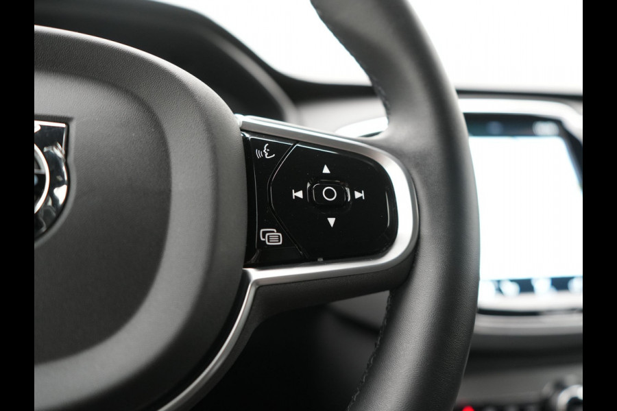 Volvo XC90 T8 Recharge AWD R-Design 7 Persoons LONG RANGE PHEV 455pk Dealer O.H. | Adaptive Cruise | 360 Camera | Lederen Sportstoelen Memory & Verwarmd | Apple Carplay | Stuur Verwarmd | Keyless | Blis | Navigatie | DAB | Virtual | Plug In Hybrid |