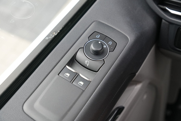 Ford E-Transit Custom 340 L2H1 Limited 71 kWh 218pk - 2x Schuifdeur - Trekhaak - Carplay - Camera - Carplay - Rijklaar