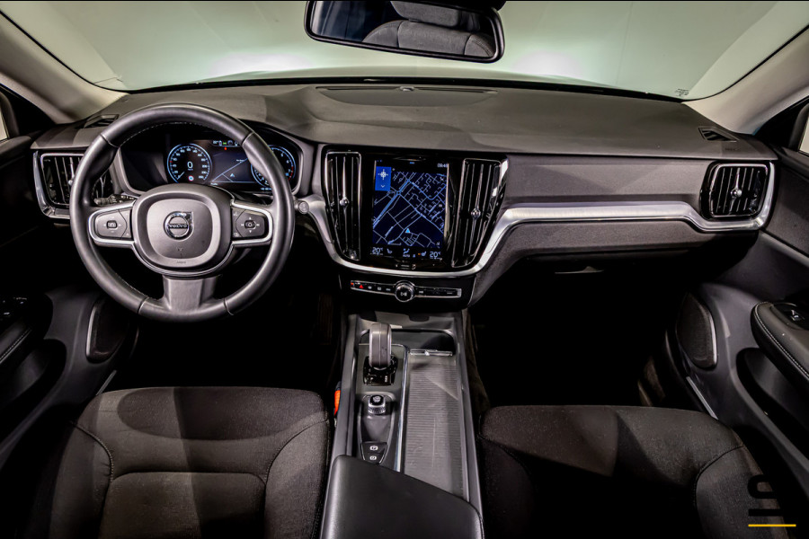 Volvo V60 2.0 B3 Momentum Advantage|NAP|Trekhaak|Cam|E-stoel