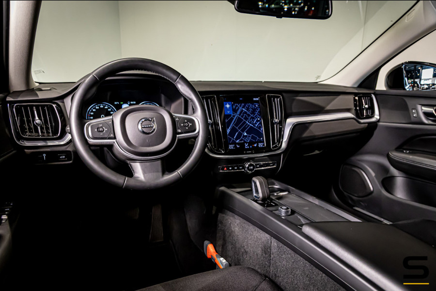 Volvo V60 2.0 B3 Momentum Advantage|NAP|Trekhaak|Cam|E-stoel