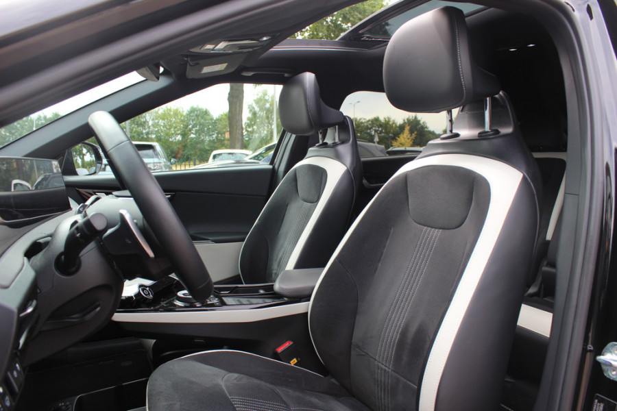 Kia Ev6 GT-Line 77.4 kWh / Full option! / Trekhaak / Panoramadak / 360Camera / Head-up / Keyless / 19'' / Half leder / Matrix LED / DAB / ACC / Stoelverwarming V+A / Warmtepomp