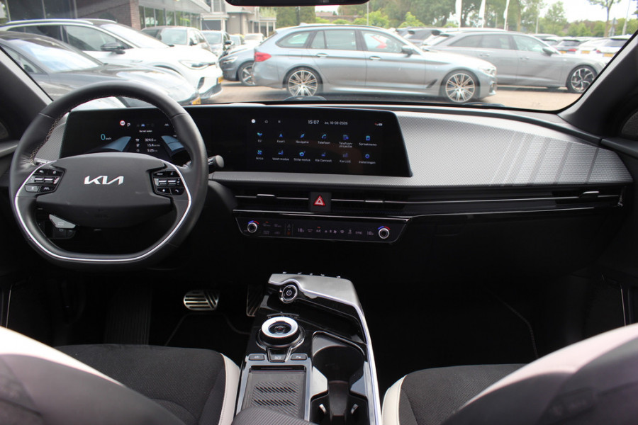 Kia Ev6 GT-Line 77.4 kWh / Full option! / Trekhaak / Panoramadak / 360Camera / Head-up / Keyless / 19'' / Half leder / Matrix LED / DAB / ACC / Stoelverwarming V+A / Warmtepomp