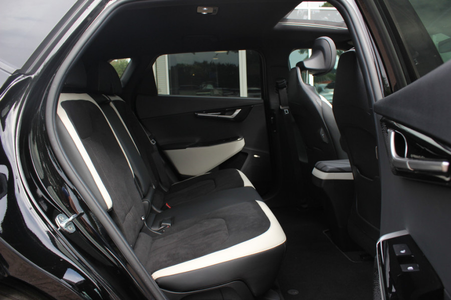 Kia Ev6 GT-Line 77.4 kWh / Full option! / Trekhaak / Panoramadak / 360Camera / Head-up / Keyless / 19'' / Half leder / Matrix LED / DAB / ACC / Stoelverwarming V+A / Warmtepomp