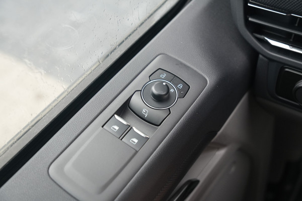 Ford E-Transit Custom 340 L2H1 Limited 71 kWh 218pk - Carplay - Camera - Stoel-stuurverwarming - Rijklaar
