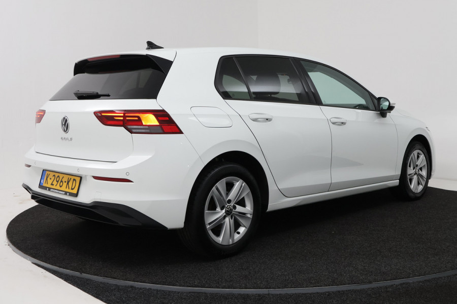 Volkswagen Golf 1.0 TSI Life (CRUISE CONTROL ADAPTIEF, NAVIGATIE, CARPLAY, PARKEERSENSOREN)