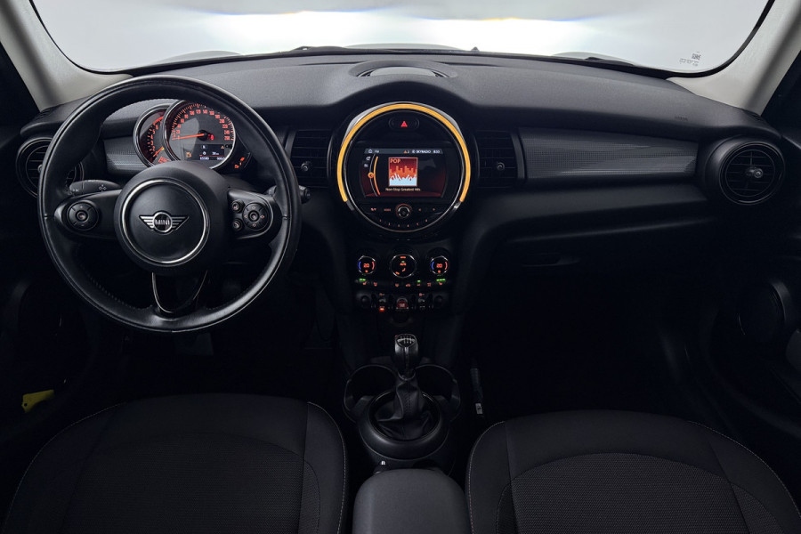 MINI 5-deurs 1.5 Cooper Chili (STOELVERWARMING, PARKEERSENSOREN, DEALER ONDERHOUDEN)