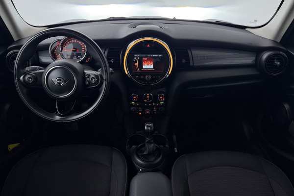MINI 5-deurs 1.5 Cooper Chili (STOELVERWARMING, PARKEERSENSOREN, DEALER ONDERHOUDEN)