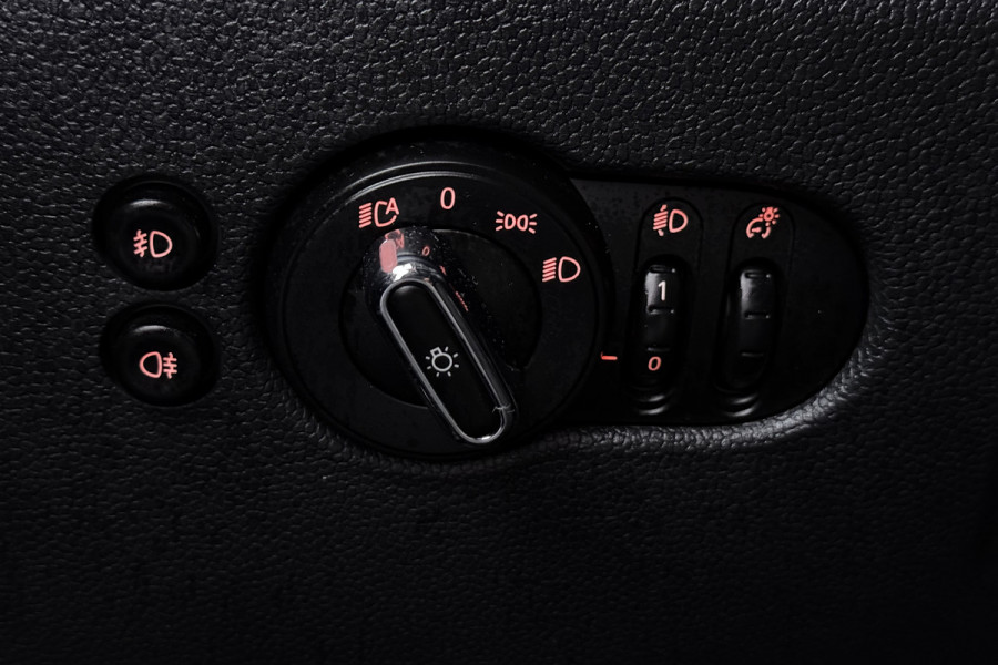 MINI 5-deurs 1.5 Cooper Chili (STOELVERWARMING, PARKEERSENSOREN, DEALER ONDERHOUDEN)