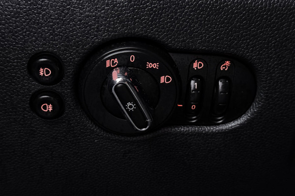 MINI 5-deurs 1.5 Cooper Chili (STOELVERWARMING, PARKEERSENSOREN, DEALER ONDERHOUDEN)