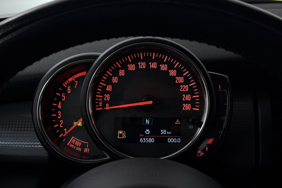 MINI 5-deurs 1.5 Cooper Chili (STOELVERWARMING, PARKEERSENSOREN, DEALER ONDERHOUDEN)