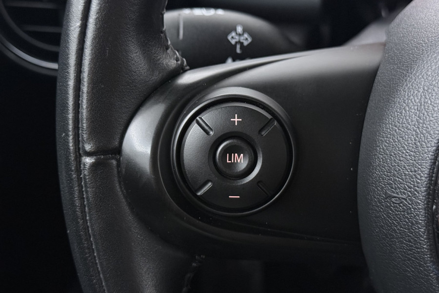 MINI 5-deurs 1.5 Cooper Chili (STOELVERWARMING, PARKEERSENSOREN, DEALER ONDERHOUDEN)