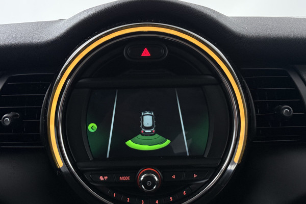 MINI 5-deurs 1.5 Cooper Chili (STOELVERWARMING, PARKEERSENSOREN, DEALER ONDERHOUDEN)