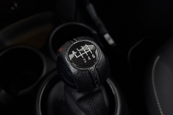 MINI 5-deurs 1.5 Cooper Chili (STOELVERWARMING, PARKEERSENSOREN, DEALER ONDERHOUDEN)