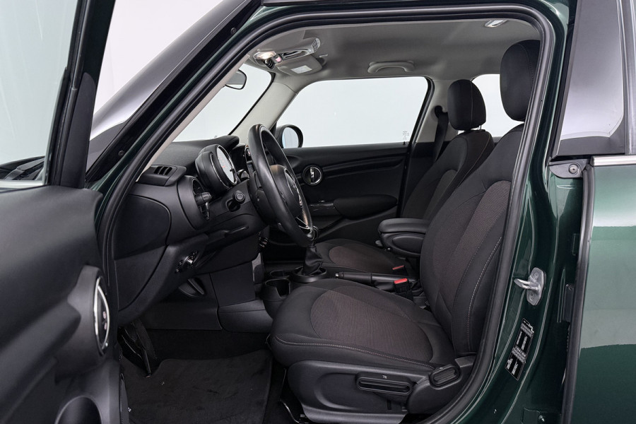 MINI 5-deurs 1.5 Cooper Chili (STOELVERWARMING, PARKEERSENSOREN, DEALER ONDERHOUDEN)