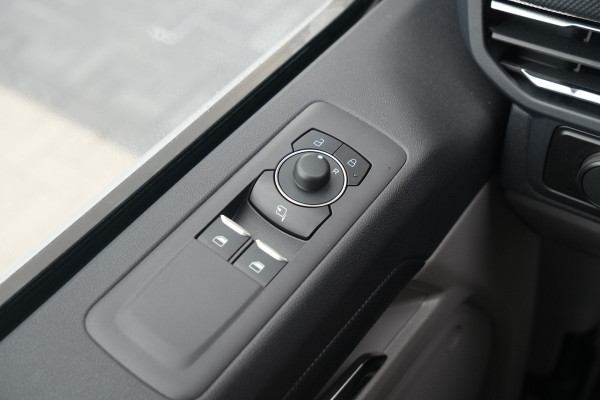 Ford E-Transit Custom 340 L2H1 Limited 71 kWh 218pk - Carplay - Camera - Stoel-stuurverwarming - Rijklaar