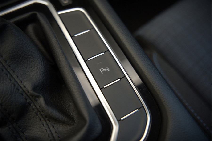 Volkswagen Passat Variant 1.4 TSI PHEV GTE Business | Stoelverwarming | Keyless | Navigatie | Apple Carplay | Camera | Trekhaak | Parkeersensoren | Climate Control | Cruise Control | Pretoria | SOH 93,87%