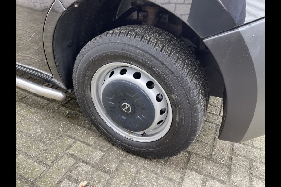 Opel Movano 2.3 CDTI 130pk L2H2 / vaste prijs rijklaar € 16.950 ex btw / lease vanaf € 366 / airco / cruise / navigatie / pdc achter / zwart metallic / geveerde chauffeurs stoel !