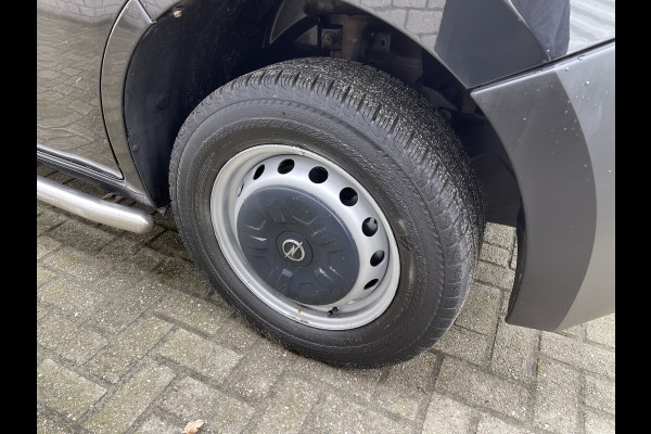 Opel Movano 2.3 CDTI 130pk L2H2 / vaste prijs rijklaar € 16.950 ex btw / lease vanaf € 366 / airco / cruise / navigatie / pdc achter / zwart metallic / geveerde chauffeurs stoel !