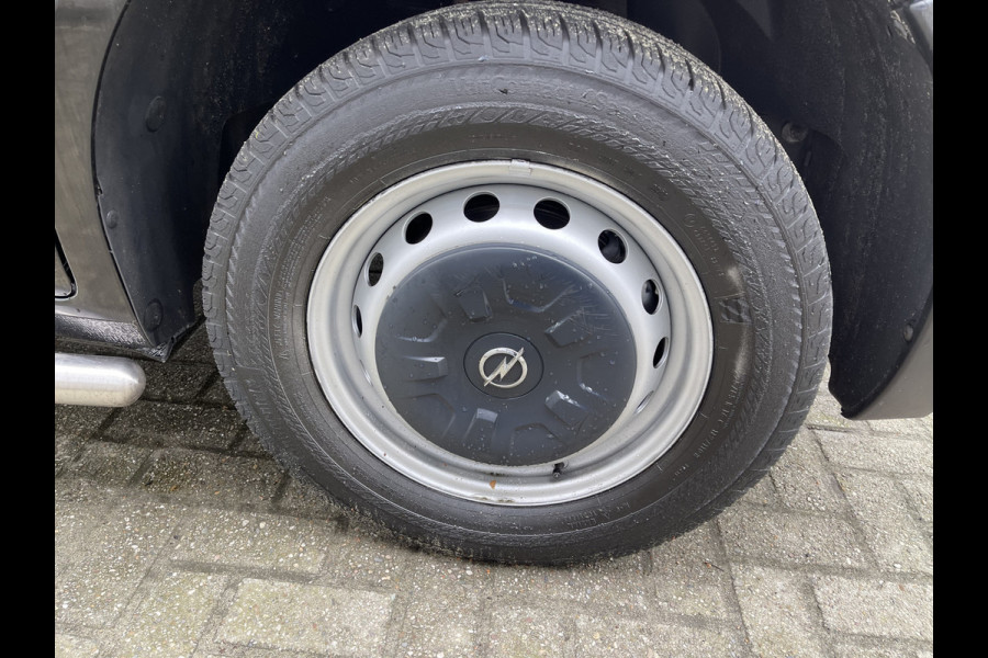 Opel Movano 2.3 CDTI 130pk L2H2 / vaste prijs rijklaar € 16.950 ex btw / lease vanaf € 366 / airco / cruise / navigatie / pdc achter / zwart metallic / geveerde chauffeurs stoel !