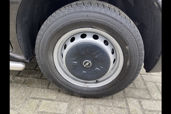 Opel Movano 2.3 CDTI 130pk L2H2 / vaste prijs rijklaar € 16.950 ex btw / lease vanaf € 366 / airco / cruise / navigatie / pdc achter / zwart metallic / geveerde chauffeurs stoel !