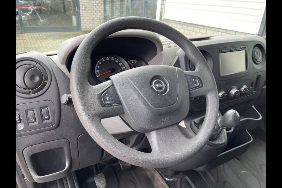 Opel Movano 2.3 CDTI 130pk L2H2 / vaste prijs rijklaar € 16.950 ex btw / lease vanaf € 366 / airco / cruise / navigatie / pdc achter / zwart metallic / geveerde chauffeurs stoel !