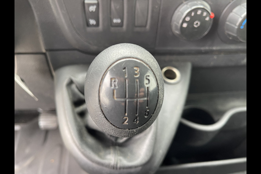 Opel Movano 2.3 CDTI 130pk L2H2 / vaste prijs rijklaar € 16.950 ex btw / lease vanaf € 366 / airco / cruise / navigatie / pdc achter / zwart metallic / geveerde chauffeurs stoel !