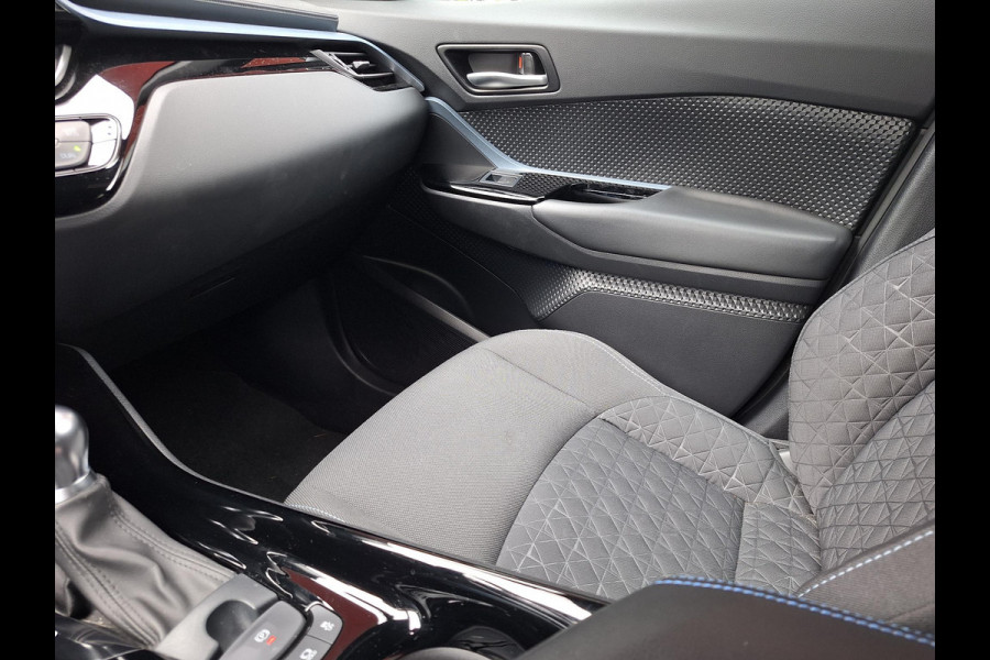 Toyota C-HR 2.0 Hybrid Dynamic | Apple Carplay Android Auto | Adaptive CC | Camera | Climate Control | 18"LM |