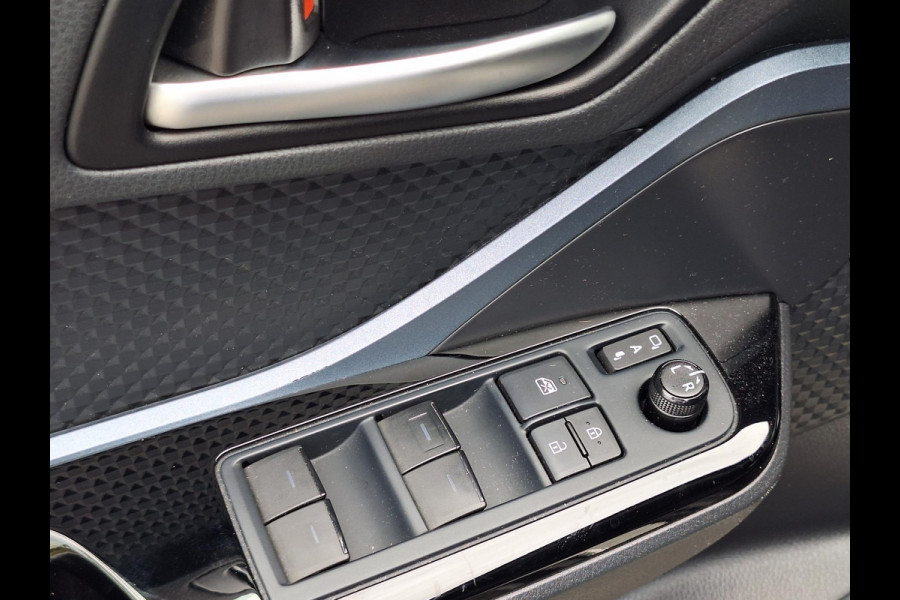 Toyota C-HR 2.0 Hybrid Dynamic | Apple Carplay Android Auto | Adaptive CC | Camera | Climate Control | 18"LM |