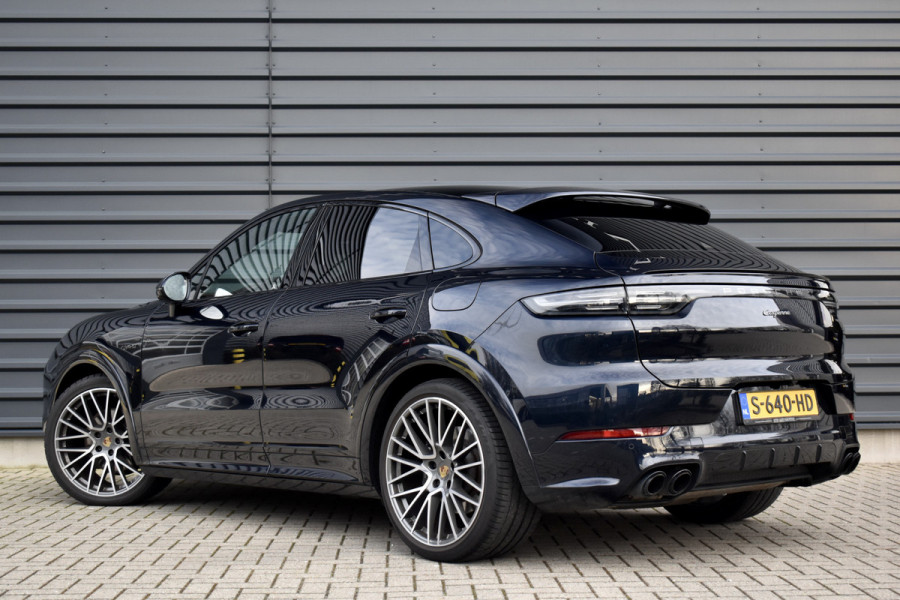 Porsche Cayenne Coupé 3.0 E-Hybrid Platinum Edition SportDesign | Pano | ACC | Trekhaak | 22'' Wielen | Bose | Achterasbesturing | Stoelventilatie | Sportuitlaat |