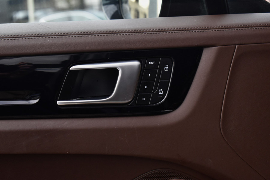 Porsche Cayenne Coupé 3.0 E-Hybrid Platinum Edition SportDesign | Pano | ACC | Trekhaak | 22'' Wielen | Bose | Achterasbesturing | Stoelventilatie | Sportuitlaat |