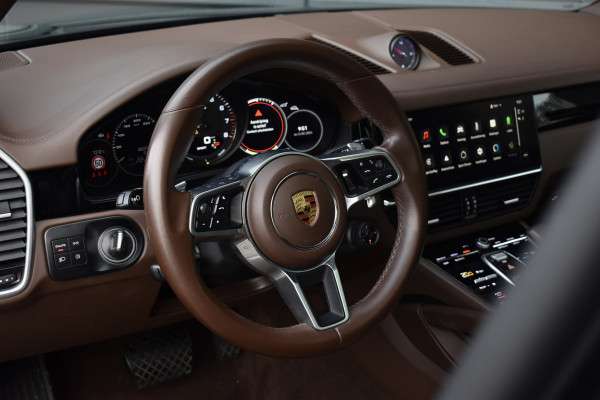 Porsche Cayenne Coupé 3.0 E-Hybrid Platinum Edition SportDesign | Pano | ACC | Trekhaak | 22'' Wielen | Bose | Achterasbesturing | Stoelventilatie | Sportuitlaat |