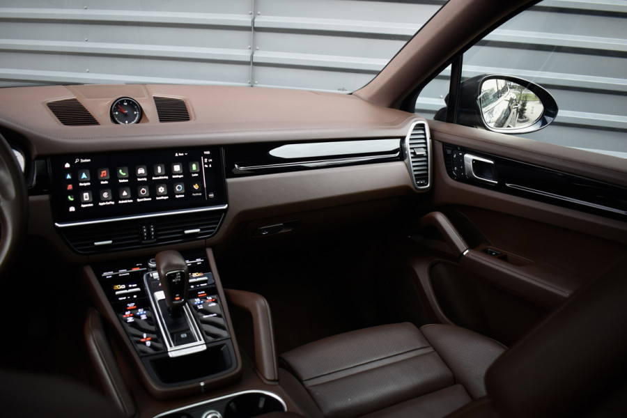 Porsche Cayenne Coupé 3.0 E-Hybrid Platinum Edition SportDesign | Pano | ACC | Trekhaak | 22'' Wielen | Bose | Achterasbesturing | Stoelventilatie | Sportuitlaat |