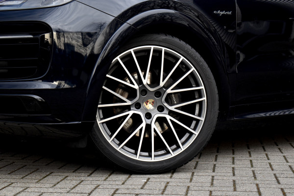 Porsche Cayenne Coupé 3.0 E-Hybrid Platinum Edition SportDesign | Pano | ACC | Trekhaak | 22'' Wielen | Bose | Achterasbesturing | Stoelventilatie | Sportuitlaat |