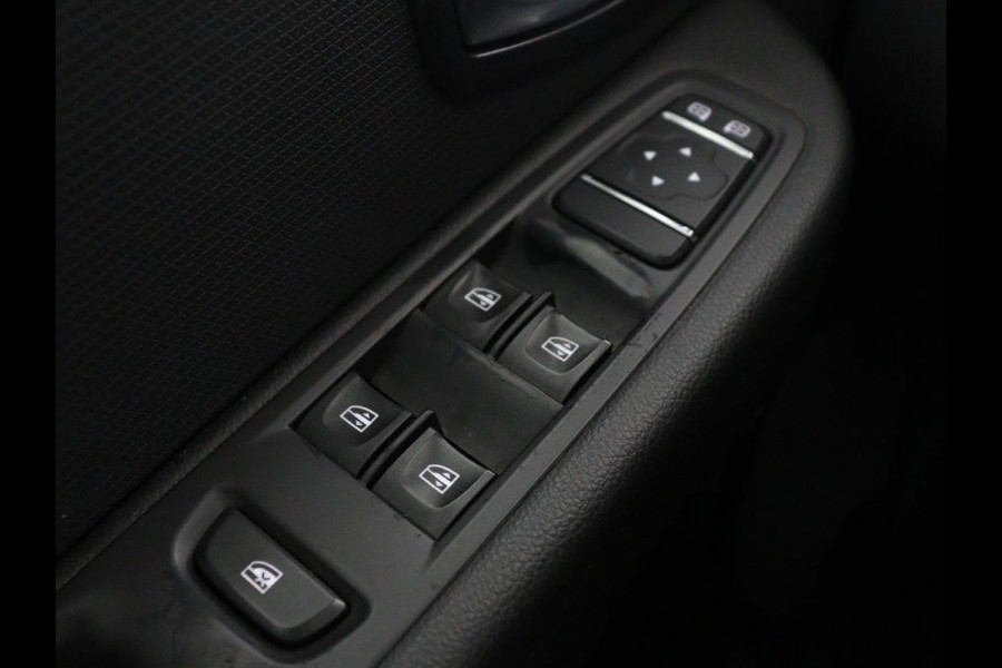 Renault Clio 0.9 TCe Limited | Cruise control | Park assist | Bluetooth | Navigatie | DAB | Getint glas | Full LED | Lichtmetaal 16'' |