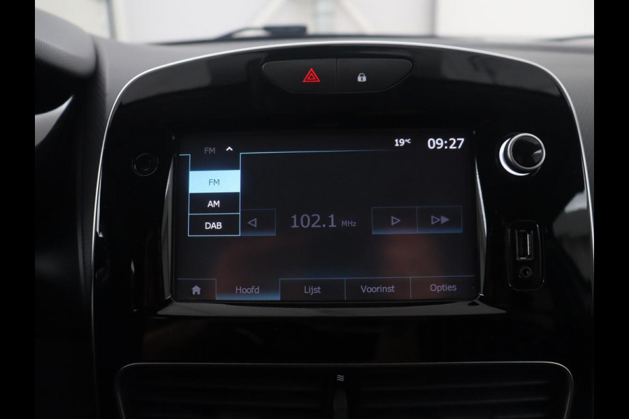 Renault Clio 0.9 TCe Limited | Cruise control | Park assist | Bluetooth | Navigatie | DAB | Getint glas | Full LED | Lichtmetaal 16'' |