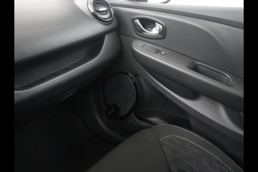 Renault Clio 0.9 TCe Limited | Cruise control | Park assist | Bluetooth | Navigatie | DAB | Getint glas | Full LED | Lichtmetaal 16'' |