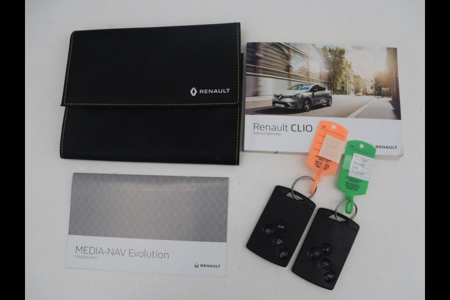 Renault Clio 0.9 TCe Limited | Cruise control | Park assist | Bluetooth | Navigatie | DAB | Getint glas | Full LED | Lichtmetaal 16'' |