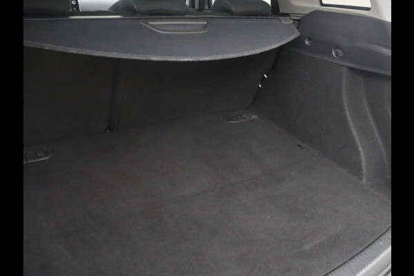 Renault Clio 0.9 TCe Limited | Cruise control | Park assist | Bluetooth | Navigatie | DAB | Getint glas | Full LED | Lichtmetaal 16'' |