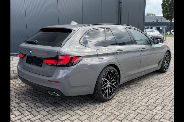 BMW 5 Serie Touring 530e High Executive 20"/Leder/Camera/Stoelverwarming/Sfeerverlichting/Apple Carplay & Android Auto