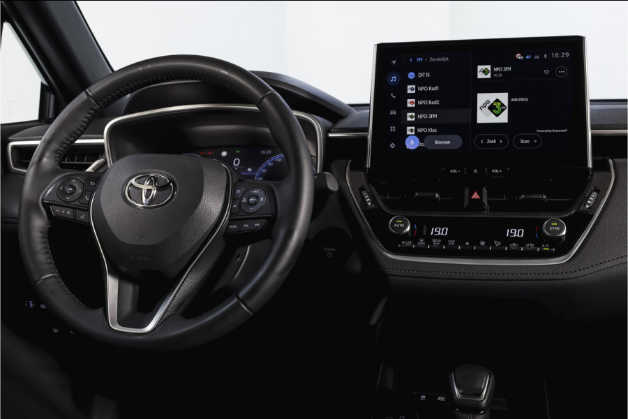Toyota Corolla Cross Hybrid 140 Dynamic | Dig. Cockpit | Adapt. Cruise | Winterpakket | PDC | Camera | App. Connect | ECC | Elek. Klep | LM 18" | 3845