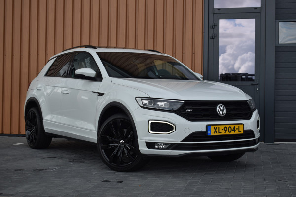 Volkswagen T-Roc 1.5 TSI 150pk DSG R-line Black style Pano | Trekhaak | Beats | 19"