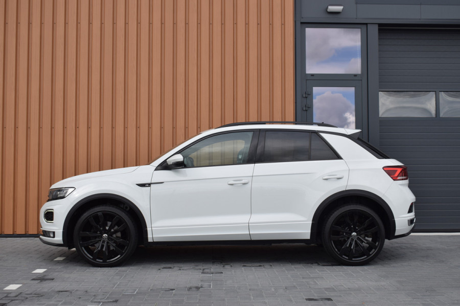 Volkswagen T-Roc 1.5 TSI 150pk DSG R-line Black style Pano | Trekhaak | Beats | 19"