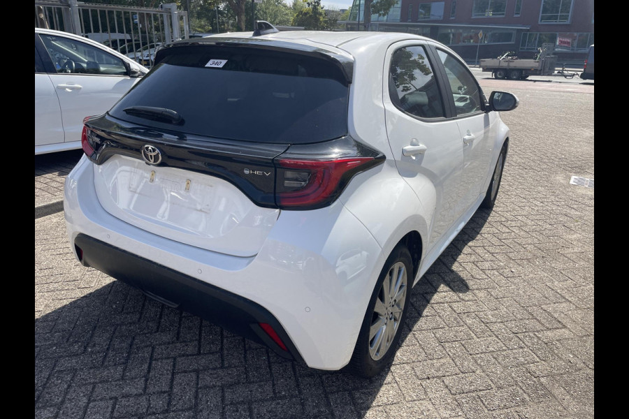 Toyota Yaris 1.5 Hybrid 115 Dynamic Luxury | Stuur- & Stoelverwarming | Parkeersensoren | Adaptieve Cruise Control | BSM