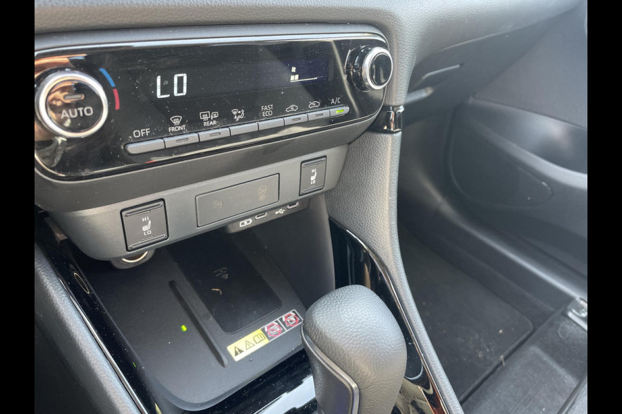 Toyota Yaris 1.5 Hybrid 115 Dynamic Luxury | Stuur- & Stoelverwarming | Parkeersensoren | Adaptieve Cruise Control | BSM