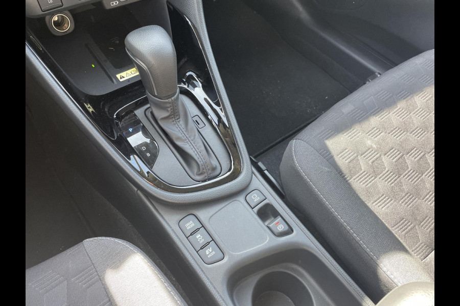 Toyota Yaris 1.5 Hybrid 115 Dynamic Luxury | Stuur- & Stoelverwarming | Parkeersensoren | Adaptieve Cruise Control | BSM