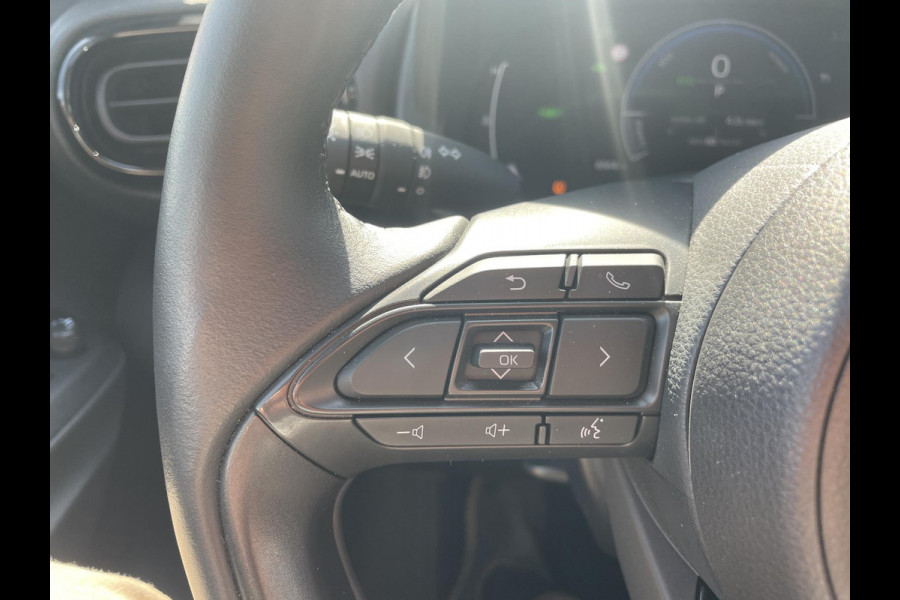 Toyota Yaris 1.5 Hybrid 115 Dynamic Luxury | Stuur- & Stoelverwarming | Parkeersensoren | Adaptieve Cruise Control | BSM